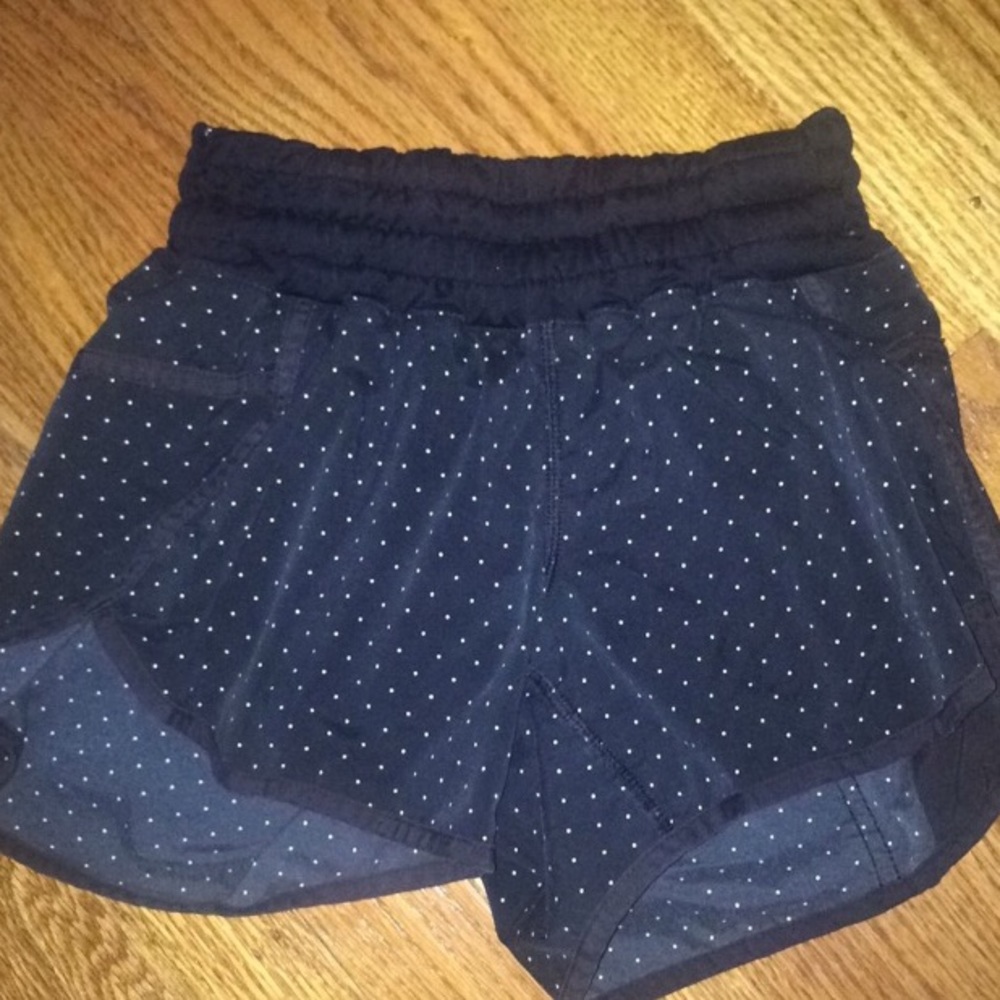 Lululemon size 6 black shorts